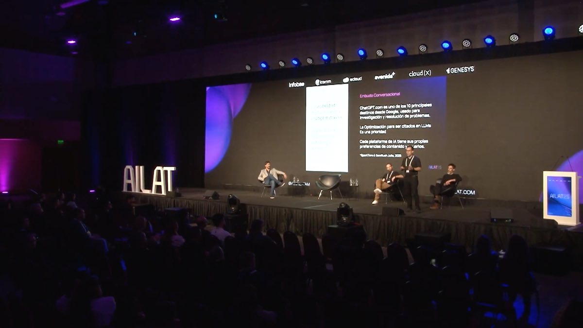 The AI in Latam 2025 stage during the panel, with a slide about optimizing to be cited by language models